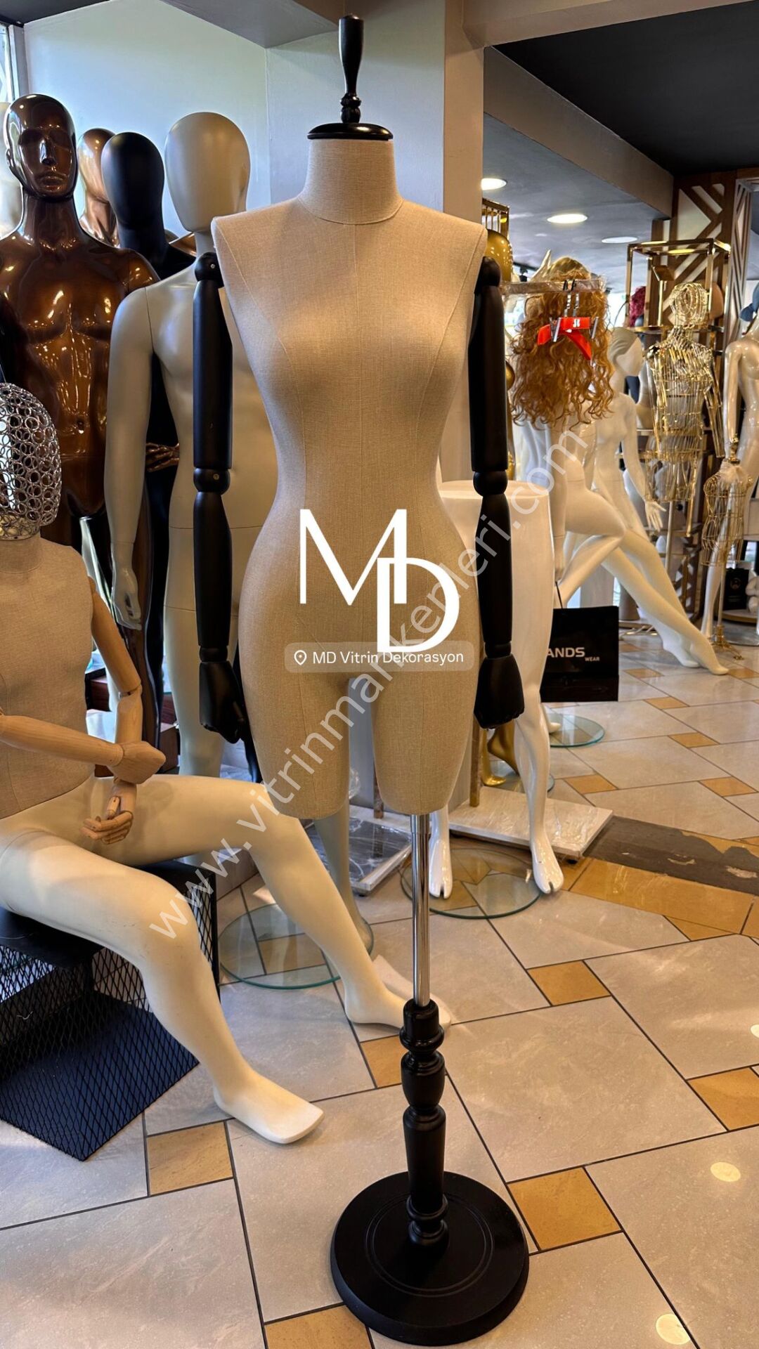 MD Vitrin Dekorasyon Pantolon Giyebilen Ahşap Kollu Terzi Mankeni Vitrin Mankeni