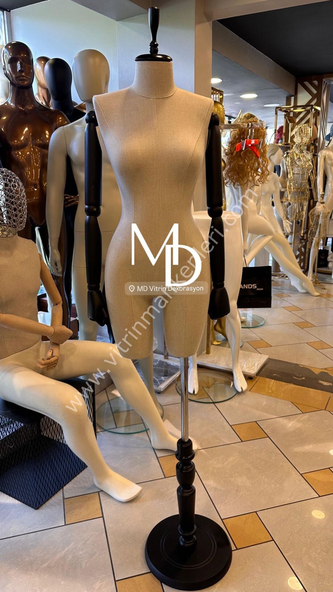 MD Vitrin Dekorasyon Pantolon Giyebilen Ahşap Kollu Terzi Mankeni Vitrin Mankeni