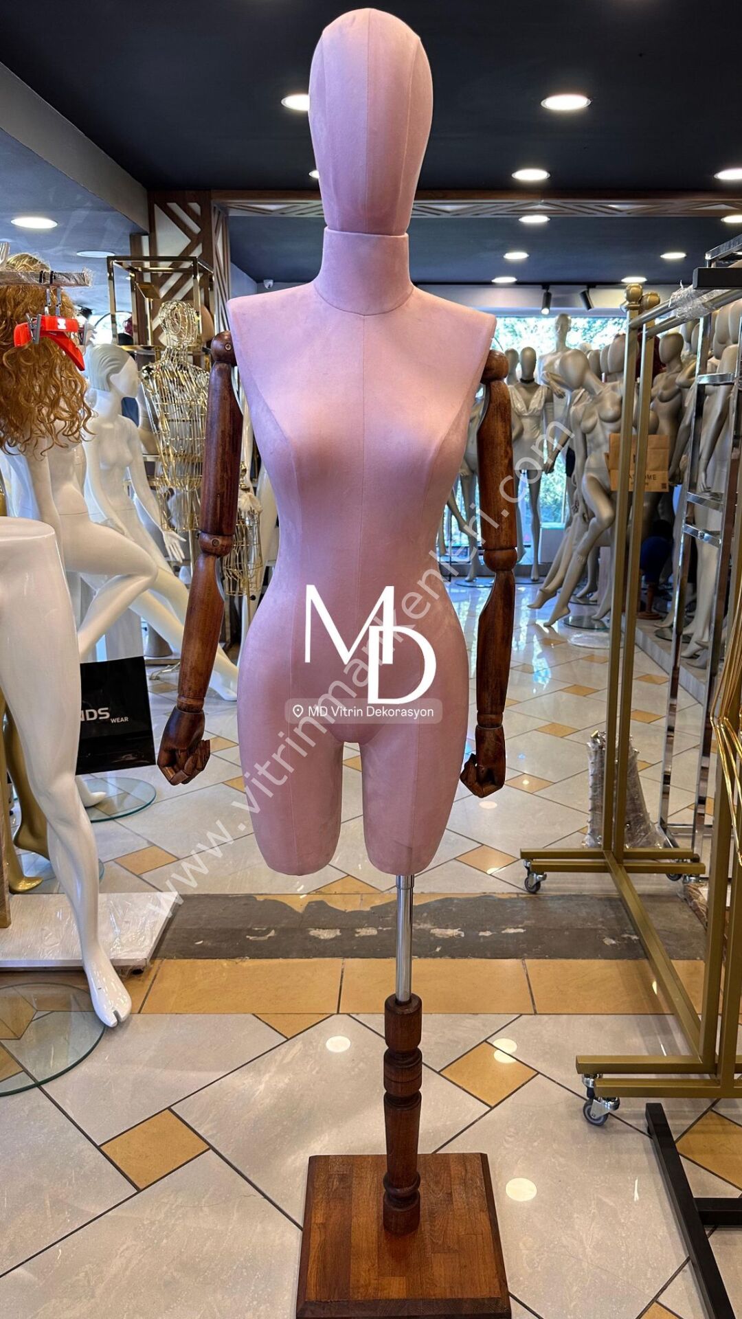 MD Vİtrin Dekorasyon Pantolon Giyebilen Ahşap Kollu Terzi Mankeni Vitrin Mankeni